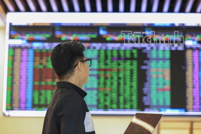 Sắc xanh trở lại sau hai phiên điều chỉnh đã giúp VN-Index vượt mốc tâm lý 1.800 điểm. Ảnh: Đức Thanh