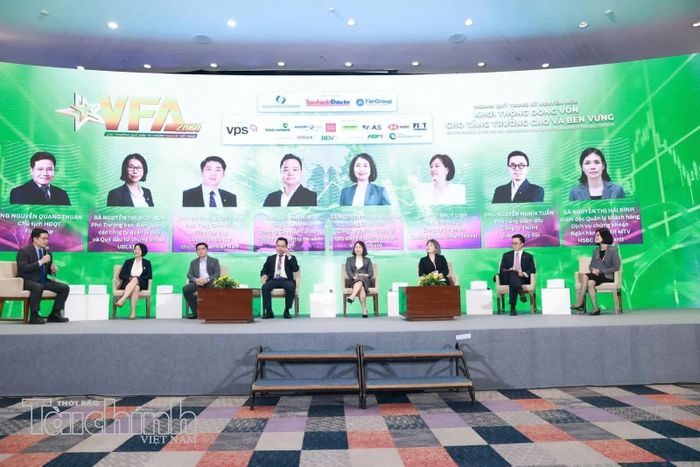 Các diễn giả trao đổi trong phiên thảo luận tại VFA 2026. Ảnh: Chí Cường.