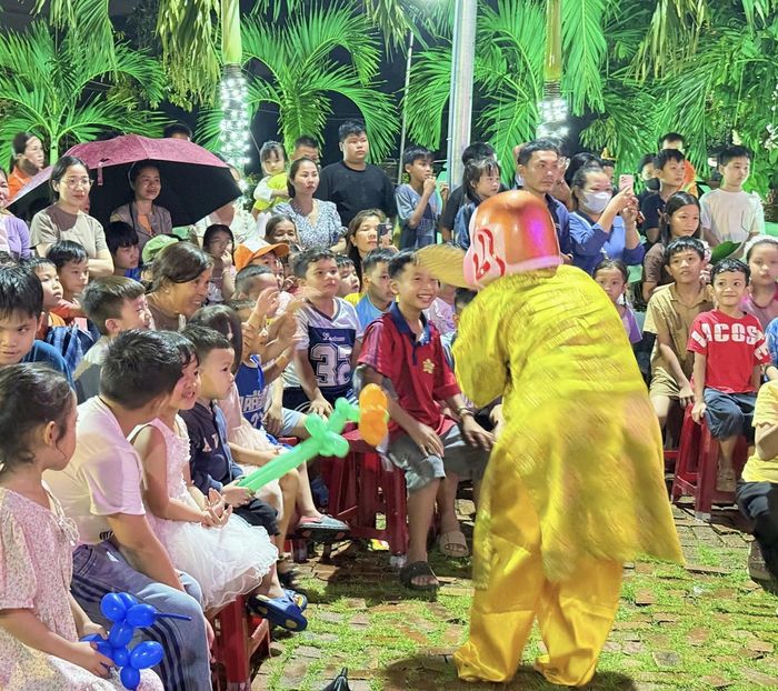 Ông địa hoạt náo vui nhộn