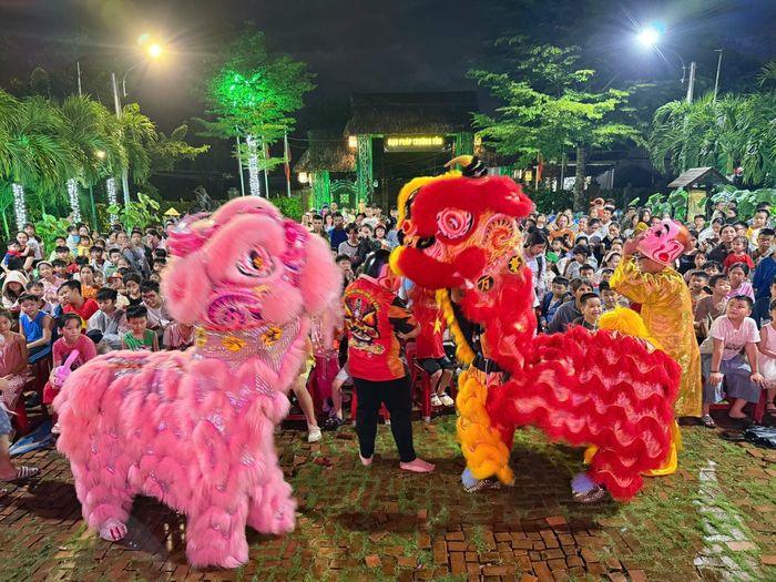 Các tiết mục múa lân sôi động
