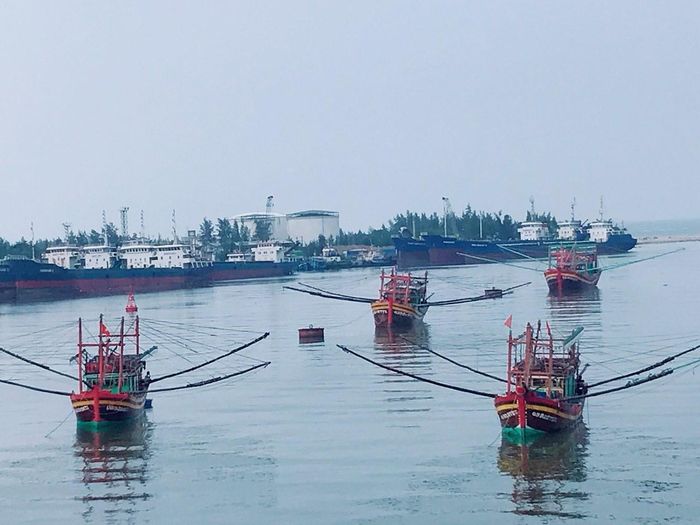 Hoàng hôn trên dòng Cửa Việt