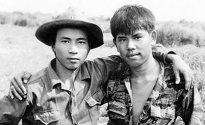 Tác phẩm "Hai người lính" của NSNA Chu Chí Thành từng được nghệ sĩ hội họa xin phép chuyển thể thành tranh. Ảnh: Chu Chí Thành