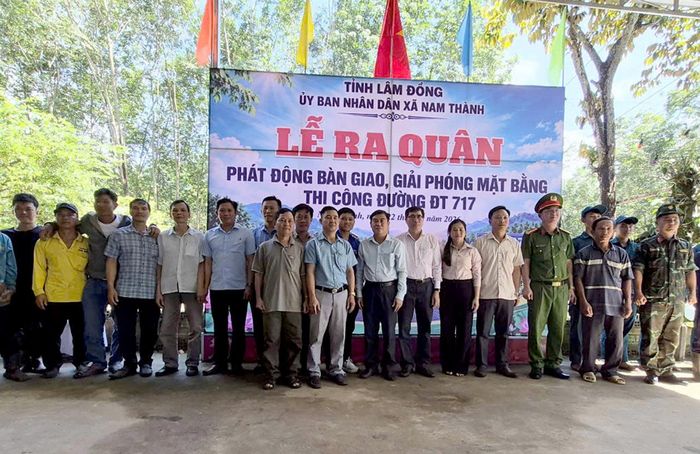 UBND xã Nam Thành phát động bàn giao mặt bằng thi công Dự án nâng cấp, mở rộng tuyến đường ĐT.717