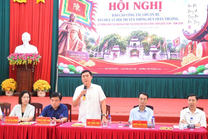 Phó Giám đốc Sở Văn hóa và Thể thao Ninh Bình Ngô Thanh Tuân tại Hội nghị Báo cáo công tác chuẩn bị, tổ chức Lễ hội truyền thống đền Trần Thương 2026. Ảnh: Thành Công