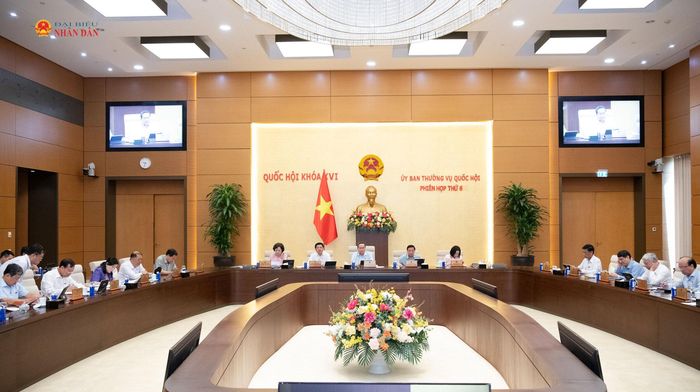 Quang cảnh phiên họp