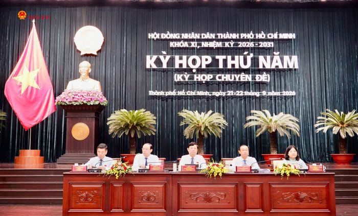 Chủ toạ Kỳ họp thứ Năm HĐND TP. Hồ Chí Minh. Ảnh: Hoa Lê