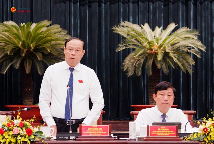 Phó Chủ tịch Thường trực HĐND TP. Hồ Chí Minh Nguyễn Văn Thọ điều hành phiên thảo luận. Ảnh: Hoa Lê