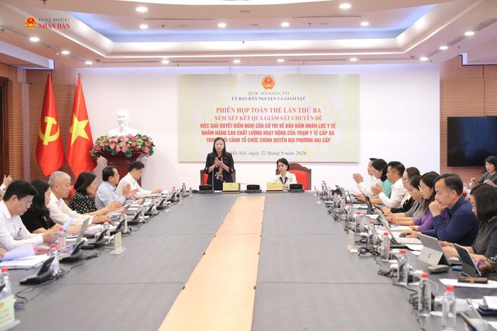 Chủ nhiệm Ủy ban Dân nguyện và Giám sát Lê Thị Nga đồng chủ trì và phát biểu khai mạc phiên họp. Ảnh: Hồ Long