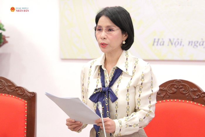 Phó Chủ nhiệm Ủy ban Dân nguyện và Giám sát Trần Thị Nhị Hà trình bày tóm tắt kết quả giám sát chuyên đề. Ảnh: Hồ Long