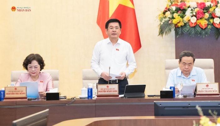 Phó Chủ tịch Quốc hội Nguyễn Hồng Diên điều hành nội dung thảo luận
