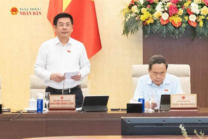 Phó Chủ tịch Quốc hội Nguyễn Hồng Diên phát biểu tại phiên họp