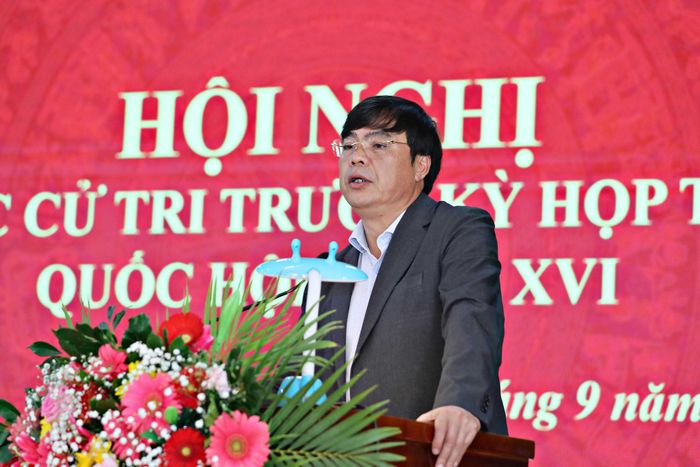 Phó trưởng Đoàn chuyên trách Đoàn ĐBQH tỉnh Lâm Đồng Đặng Đức Hiệp phát biểu tại hội nghị Ảnh: Chính Thành