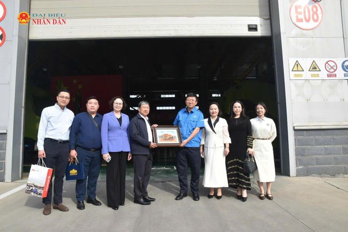 Đoàn đại biểu Quốc hội Việt Nam thăm Công ty cổ phần ô tô hạng nặng Phương Bắc