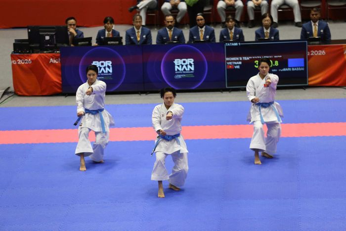 Bài biểu diễn trong trận chung kết của đội tuyển kata đồng đội nữ Việt Nam được 5 trọng tài lần lượt chấm 8,0; 8,1; 8,1; 8,5 và 8,5 điểm. Ảnh: Quý Lượng