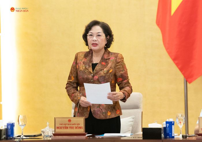 Phó Chủ tịch Quốc hội Nguyễn Thị Hồng phát biểu kết luận nội dung thảo luận. Ảnh: Lâm Hiển