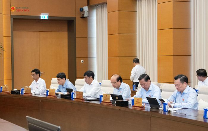 Các đại biểu dự phiên họp. Ảnh: Lâm Hiển