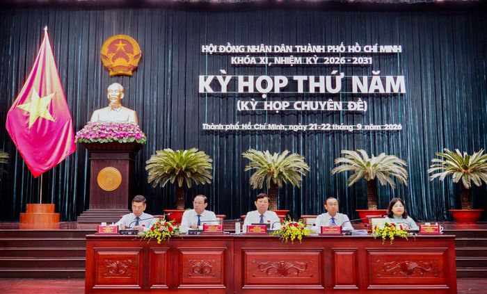 Chủ toạ Kỳ họp thứ Năm, HĐND thành phố Hồ Chí Minh. Ảnh: Hoa Lê