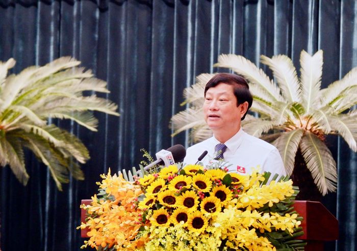 Phó Bí thư Thành ủy, Chủ tịch HĐND Thành phố Hồ Chí Minh Võ Văn Minh phát biểu tại kỳ họp. Ảnh: Hoa Lê