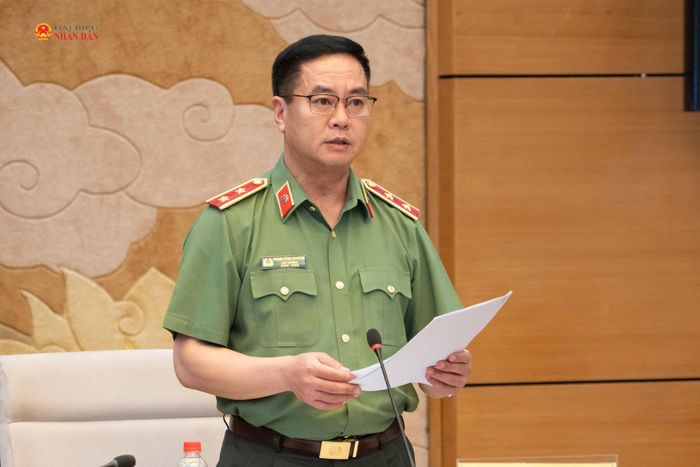 Cục trưởng Cục Pháp chế và cải cách hành chính, tư pháp, Bộ Công an, Trung tướng Phạm Công Nguyên phát biểu