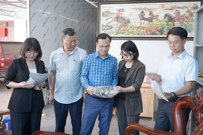 Đoàn giám sát khảo sát thực tế tại Hợp tác xã Mý Giao