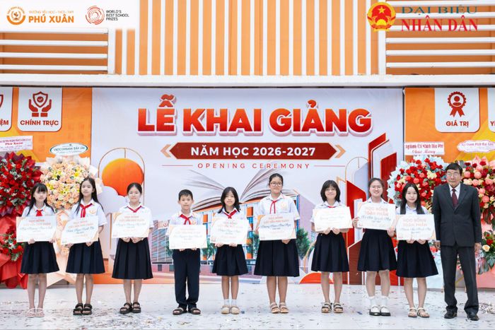 Những suất học bổng không chỉ mang giá trị vật chất mà còn là sự động viên, khích lệ để các em tiếp tục giữ vững tinh thần học tập