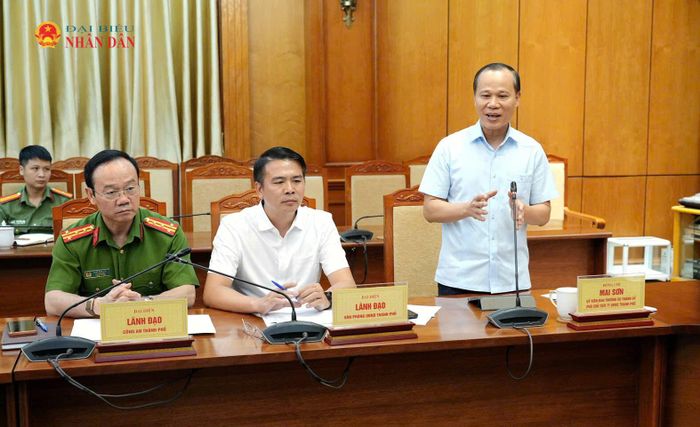 Phó Chủ tịch Thường trực UBND thành phố Mai Sơn phát biểu tại buổi làm việc. Ảnh: Nguyễn Ánh