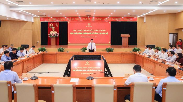 Bộ trưởng Trần Hồng Minh chủ trì buổi lễ công bố quyết định của Thủ tướng Chính phủ điều động, bổ nhiệm Thứ trưởng Bộ Xây dựng
