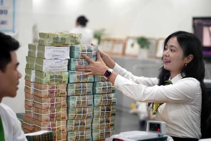 NHNN cho biết trong 8 tháng đầu năm khoảng 77,3% dư nợ tín dụng phục vụ lĩnh vực sản xuất, kinh doanh.