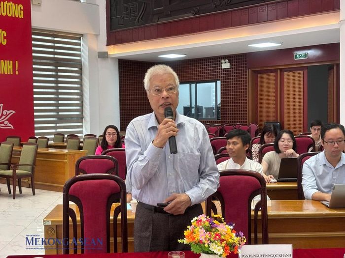 PGS.TS Nguyễn Ngọc Khánh – Thành viên Hội Địa lý Việt Nam chia sẻ tại hội thảo. Ảnh: Thu Trang/Mekong ASEAN