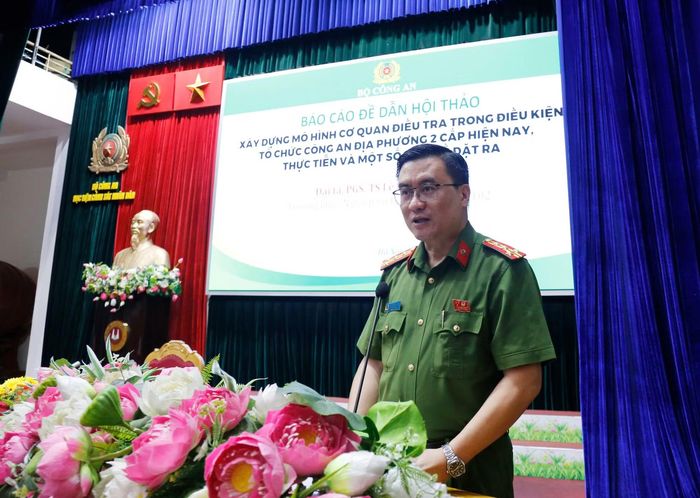 Đại tá, PGS.TS Lê Quang Toàn, Trưởng khoa Nghiệp vụ Điều tra hình sự, Học viện CSND phát biểu đề dẫn hội thảo.