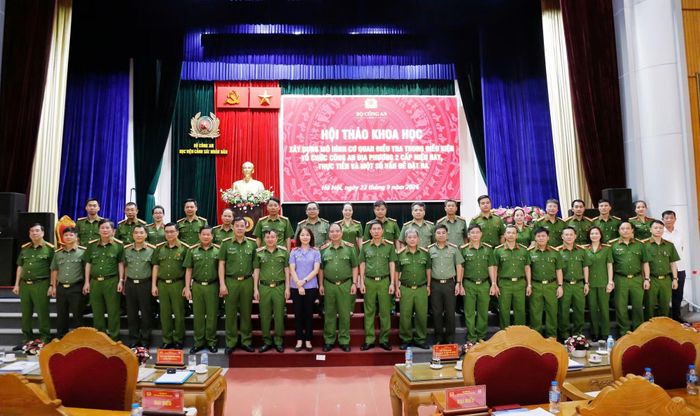 Các đại biểu tham dự hội thảo.