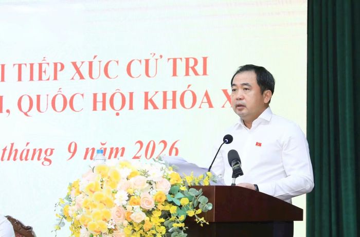 Bí thư Thành uỷ Hà Nội Trần Đức Thắng trả lời ý kiến cử tri. Ảnh: Quang Thái