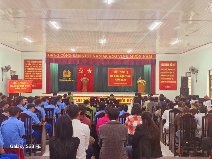 “Gần dân nhất” được viết từ những việc làm cụ thể: gần học sinh để hiểu, gần gia đình để sẻ chia và gần hơn với hành trình các em sửa chữa lỗi lầm.
