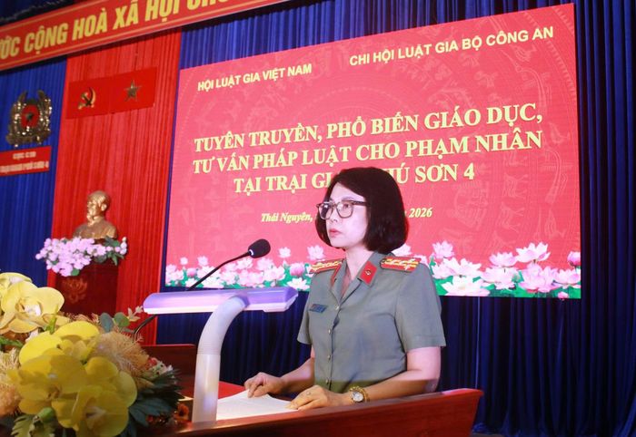 Đại tá Lê Thị Hồng Thương phát biểu tại chương trình.