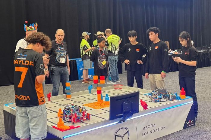  Các đội tuyển Việt Nam thi đấu đầy nỗ lực và đạt thành tích cao tại VEX Robotics World Championship 2026. 