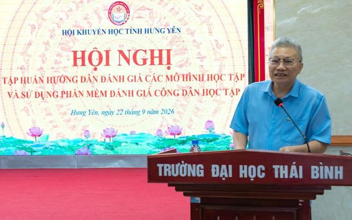 Tiến sĩ Nguyễn Hồng Sơn, Phó Chủ tịch Hội Khuyến học Việt Nam phát biểu tại hội nghị.