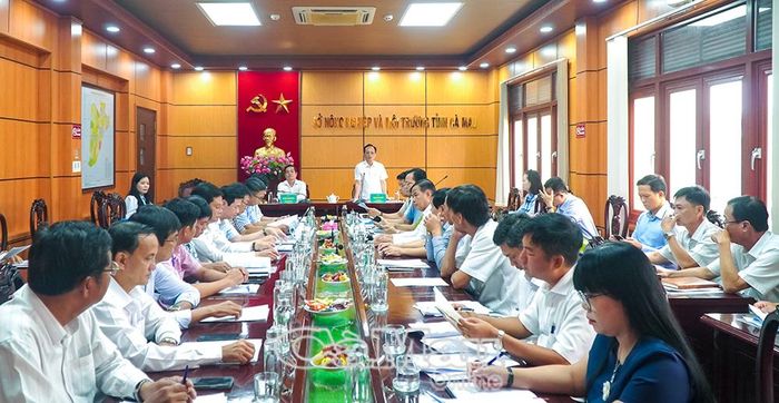 Tham dự buổi làm việc có đại diện lãnh đạo các phòng, ban và đơn vị trực thuộc Sở Nông nghiệp và Môi trường.