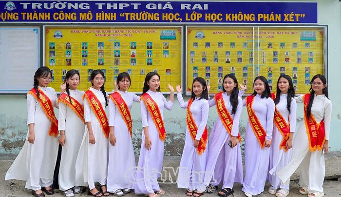 Học sinh Trường THPT Giá Rai thể hiện quyết tâm học tập ngay từ những ngày đầu năm học 2026-2027.