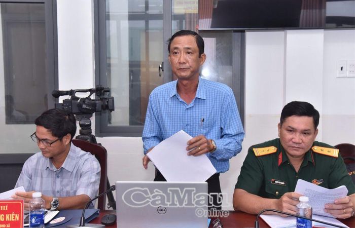 Phó Chủ tịch UBND xã Vĩnh Thanh Huỳnh Hữu Tính báo cáo kết quả hoạt động qua hơn 1 năm vận hành chính quyền địa phương 2 cấp.