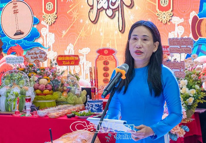  Phó Chủ tịch Liên hiệp các Hội VHNT tỉnh Ngô Thanh Nhã phát biểu tại buổi lễ.