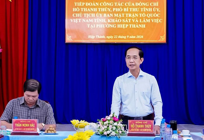 Đồng chí Hồ Thanh Thuỷ, Phó Bí thư Tỉnh uỷ, Chủ tịch Uỷ ban MTTQ Việt Nam tỉnh Cà Mau ghi nhận, biểu dương nỗ lực của phường Hiệp Thành trong thực hiện nhiệm vụ 9 tháng đầu năm.