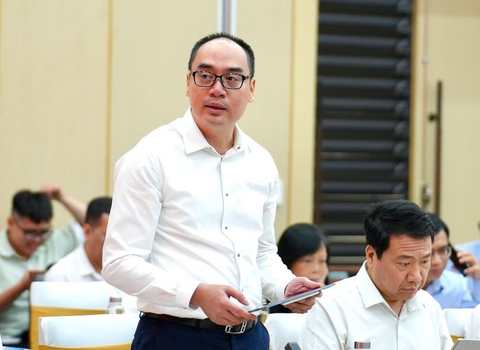 Phó Tổng Kiểm toán nhà nước Bùi Quốc Dũng tham luận tại Hội thảo. Ảnh: Ngọc Oanh