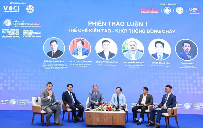 Các đại biểu trao đổi tại Phiên Thảo luận của Diễn đàn. Ảnh: T.THIỆN