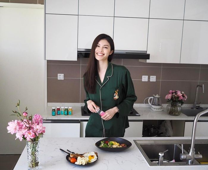 Hà Tuệ thường chia sẻ hình ảnh tự tay nấu ăn cho gia đình và bạn bè