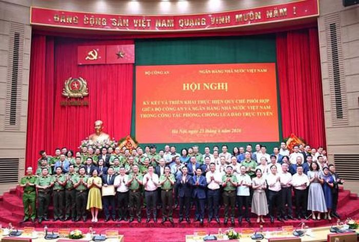 Ngày 23/6 Bộ Công an và Ngân hàng Nhà nước Việt Nam tổ chức Hội nghị ký kết và triển khai kế hoạch thực hiện Quy chế phối hợp giữa hai bên trong công tác phòng, chống lừa đảo trực tuyến