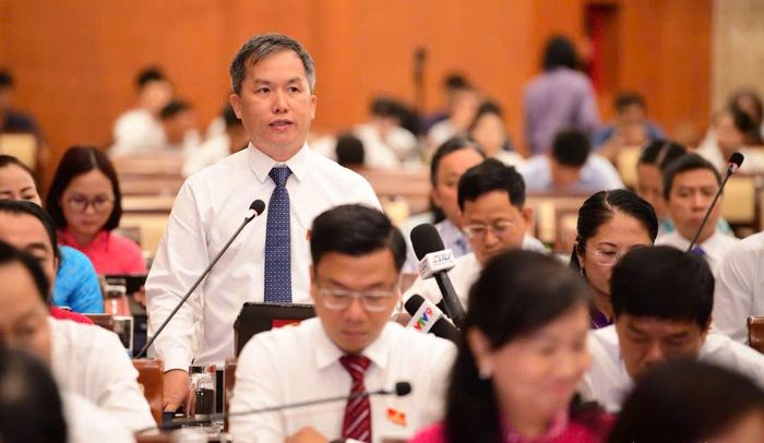 Đại biểu Nguyễn Anh Tuấn nêu ý kiến