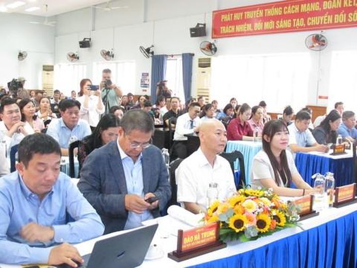 Các đại biểu tham dự chương trình.