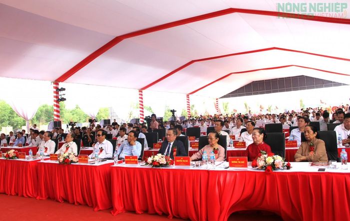 Ủy viên Bộ Chính trị, Phó Chủ tịch Thường trực Quốc hội Đỗ Văn Chiến; cùng đại diện lãnh đạo, nguyên lãnh đạo các Bộ, ban, ngành Trung ương và các địa phương tham dự buổi lễ.