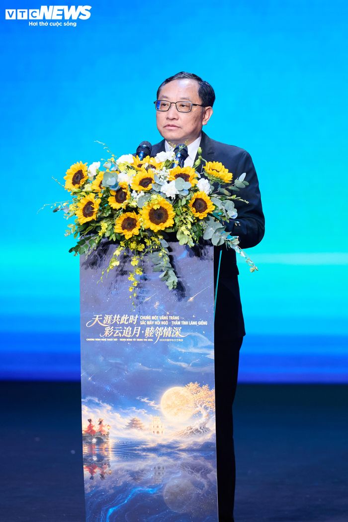 Ông Bành Bân - Phó Trưởng Ban Tuyên truyền Tỉnh ủy Vân Nam, Chủ nhiệm Văn phòng Xây dựng Văn minh Tinh thần Tỉnh ủy Vân Nam, Trung Quốc - phát biểu tại chương trình.