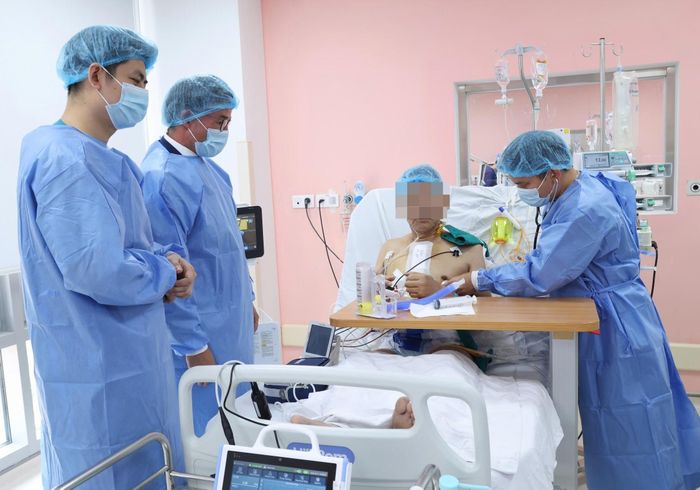 Một tuần sau ca mổ, người bệnh đã có thể tự đi lại và sinh hoạt cá nhân. (Ảnh: BVCC)
